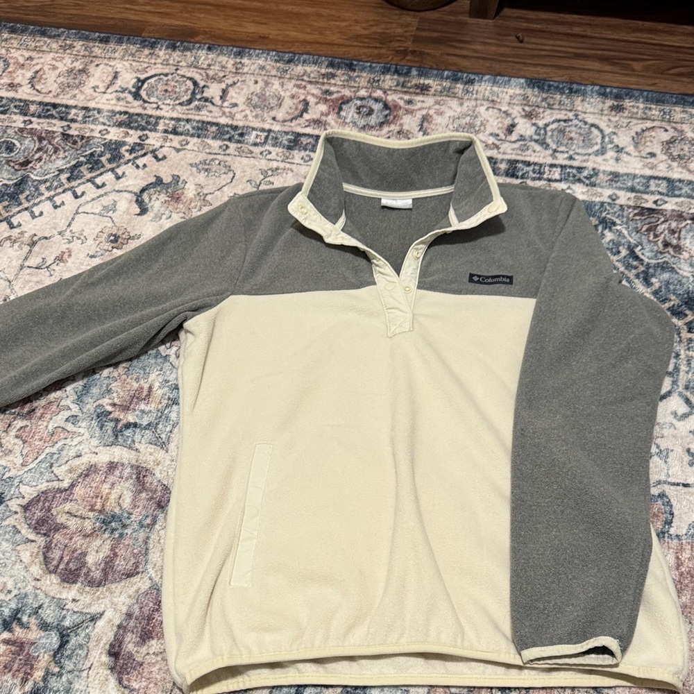 Columbia Women’s Button Pullover in Gray and Cream